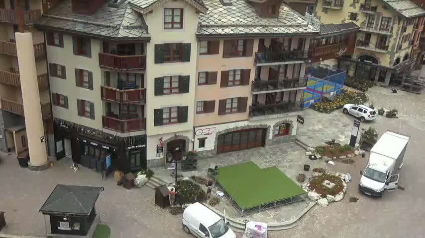 Les Arcs, Arc 1950 Ski Village Live Cam - Bourg-Saint-Maurice, Savoie, Auvergne-Rhône-Alpes, France