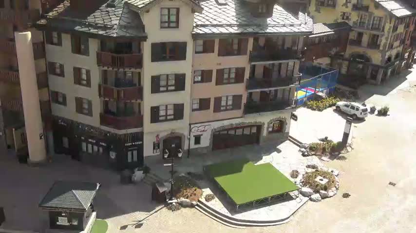 Les Arcs, Arc 1950 Ski Village Live Cam - Bourg-Saint-Maurice, Savoie, Auvergne-Rhône-Alpes, France
