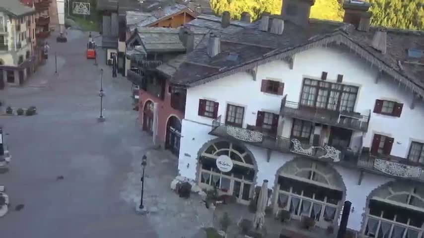 Les Arcs, Arc 1950 Ski Village Live Cam - Bourg-Saint-Maurice, Savoie, Auvergne-Rhône-Alpes, France