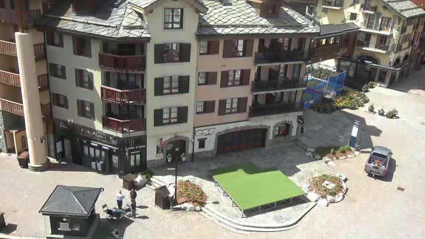 Les Arcs, Arc 1950 Ski Village Live Cam - Bourg-Saint-Maurice, Savoie, Auvergne-Rhône-Alpes, France