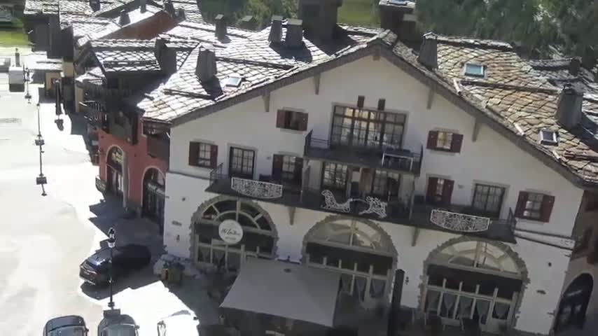 Les Arcs, Arc 1950 Ski Village Live Cam - Bourg-Saint-Maurice, Savoie, Auvergne-Rhône-Alpes, France