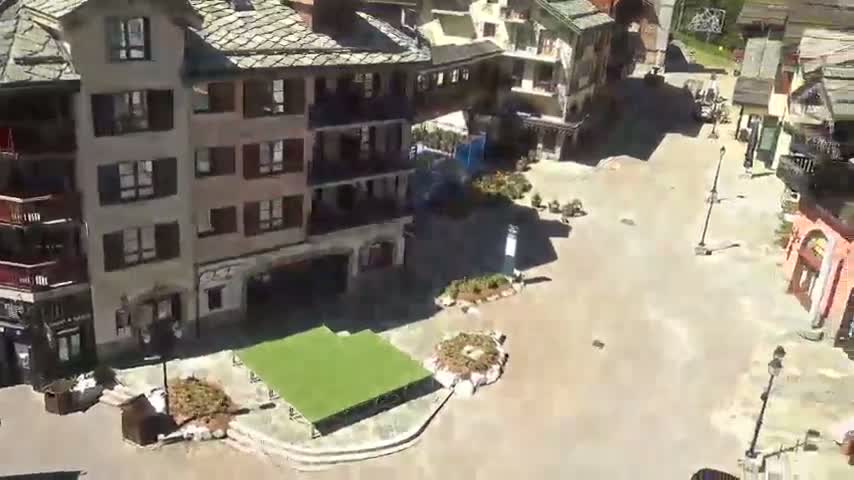 Les Arcs, Arc 1950 Ski Village Live Cam - Bourg-Saint-Maurice, Savoie, Auvergne-Rhône-Alpes, France