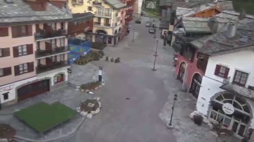 Les Arcs, Arc 1950 Ski Village Live Cam - Bourg-Saint-Maurice, Savoie, Auvergne-Rhône-Alpes, France