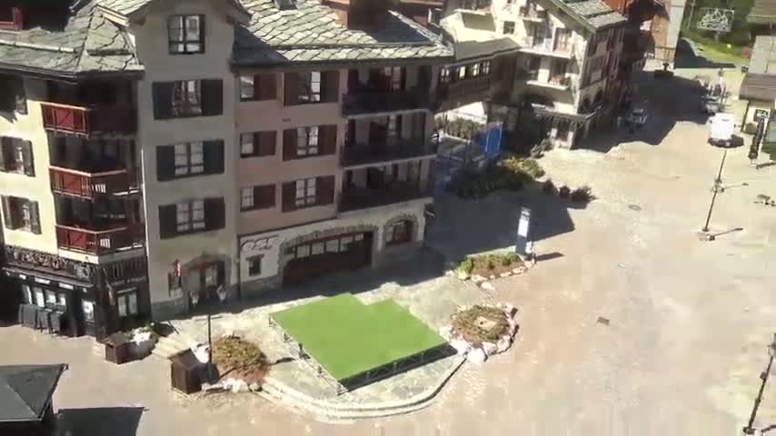 Les Arcs, Arc 1950 Ski Village Live Cam - Bourg-Saint-Maurice, Savoie, Auvergne-Rhône-Alpes, France