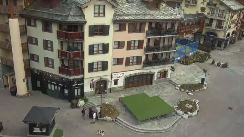 Les Arcs, Arc 1950 Ski Village Live Cam - Bourg-Saint-Maurice, Savoie, Auvergne-Rhône-Alpes, France