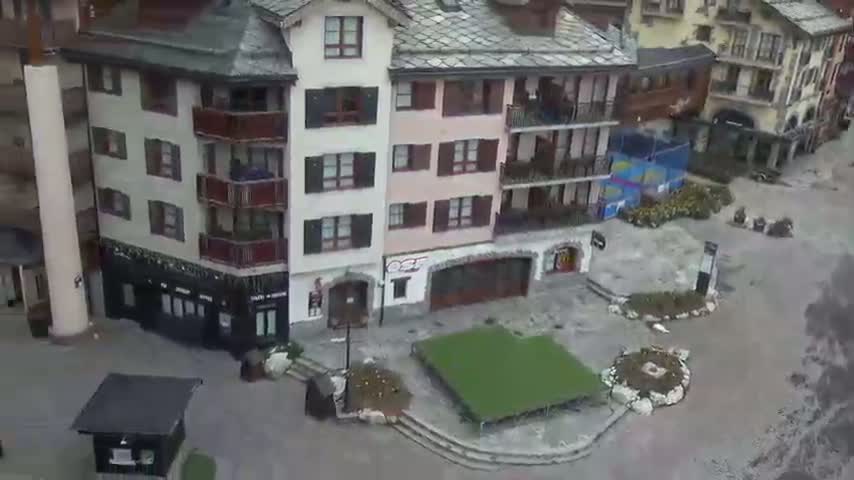 Les Arcs, Arc 1950 Ski Village Live Cam - Bourg-Saint-Maurice, Savoie, Auvergne-Rhône-Alpes, France