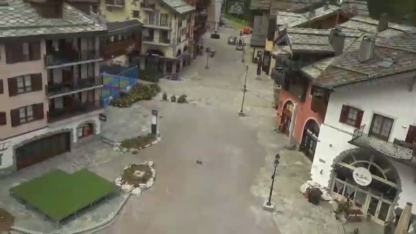 Les Arcs, Arc 1950 Ski Village Live Cam - Bourg-Saint-Maurice, Savoie, Auvergne-Rhône-Alpes, France
