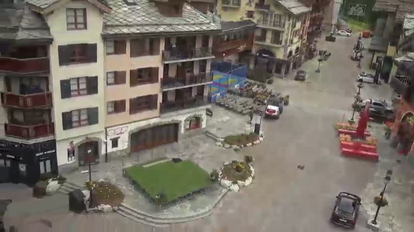 Les Arcs, Arc 1950 Ski Village Live Cam - Bourg-Saint-Maurice, Savoie, Auvergne-Rhône-Alpes, France