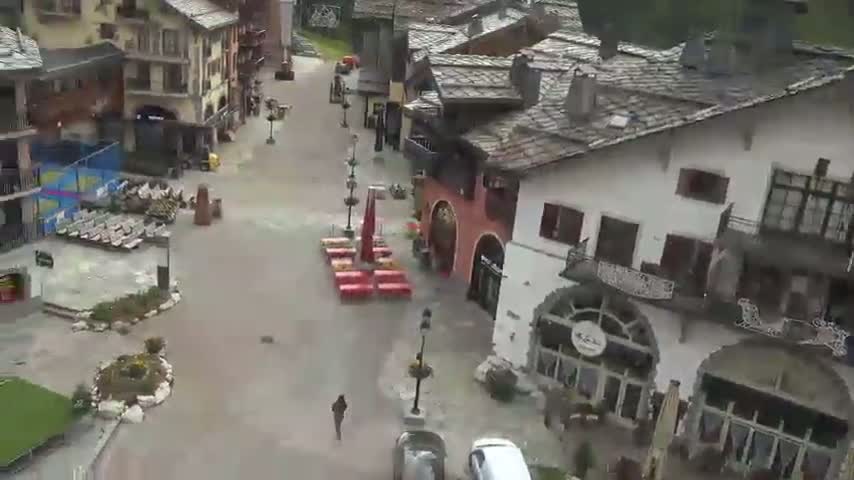 Les Arcs, Arc 1950 Ski Village Live Cam - Bourg-Saint-Maurice, Savoie, Auvergne-Rhône-Alpes, France