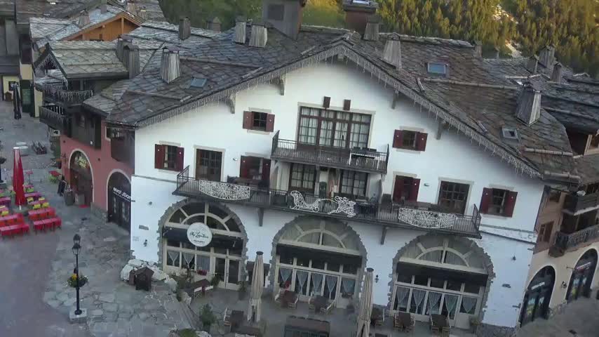 Les Arcs, Arc 1950 Ski Village Live Cam - Bourg-Saint-Maurice, Savoie, Auvergne-Rhône-Alpes, France