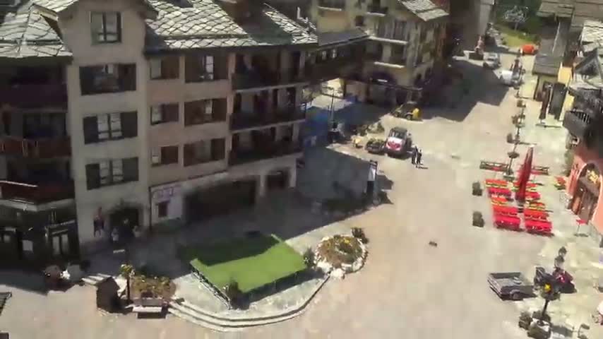 Les Arcs, Arc 1950 Ski Village Live Cam - Bourg-Saint-Maurice, Savoie, Auvergne-Rhône-Alpes, France