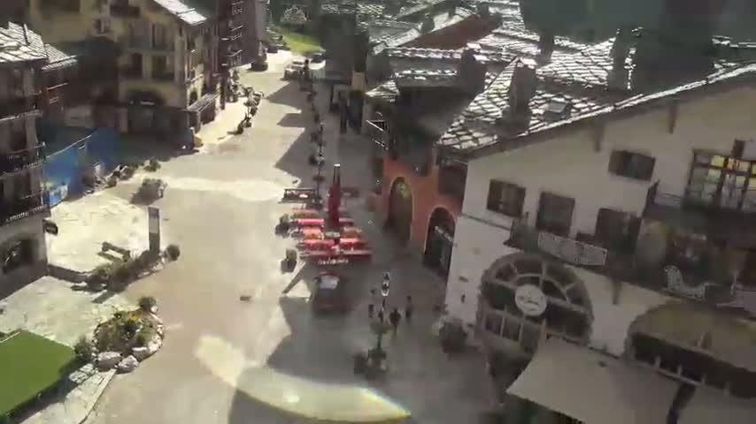 Les Arcs, Arc 1950 Ski Village Live Cam - Bourg-Saint-Maurice, Savoie, Auvergne-Rhône-Alpes, France