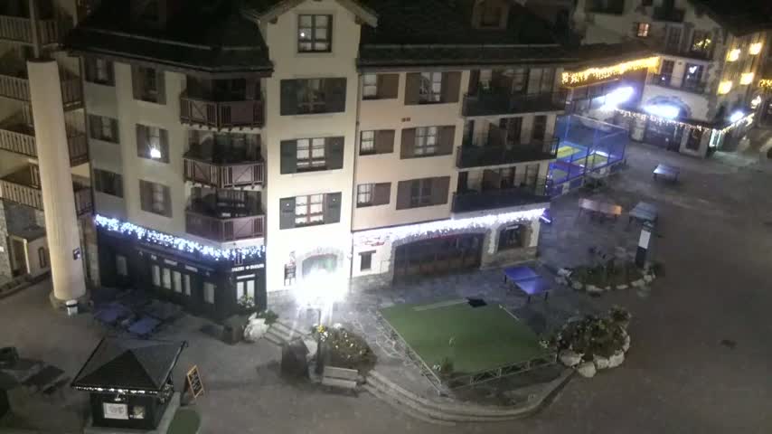 Les Arcs, Arc 1950 Ski Village Live Cam - Bourg-Saint-Maurice, Savoie, Auvergne-Rhône-Alpes, France