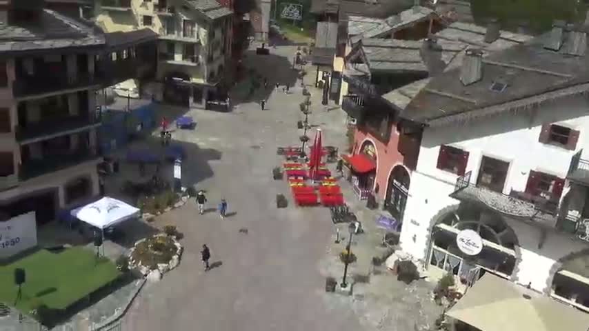 Les Arcs, Arc 1950 Ski Village Live Cam - Bourg-Saint-Maurice, Savoie, Auvergne-Rhône-Alpes, France