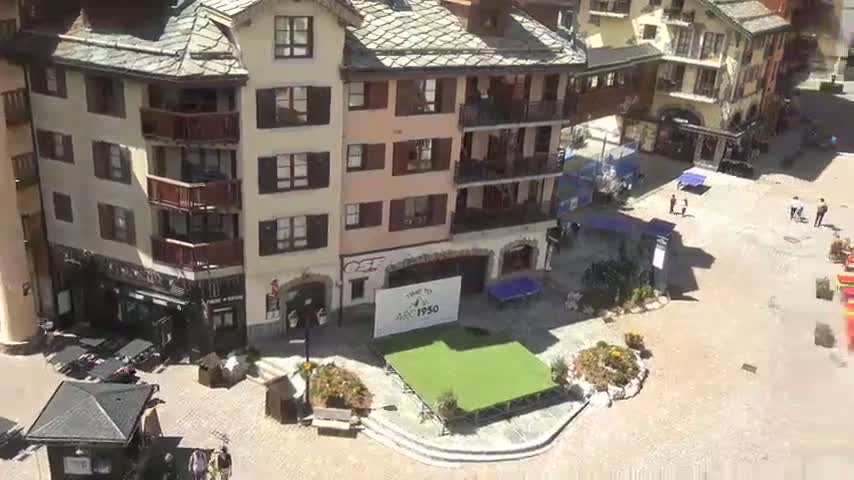 Les Arcs, Arc 1950 Ski Village Live Cam - Bourg-Saint-Maurice, Savoie, Auvergne-Rhône-Alpes, France