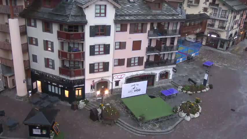 Les Arcs, Arc 1950 Ski Village Live Cam - Bourg-Saint-Maurice, Savoie, Auvergne-Rhône-Alpes, France