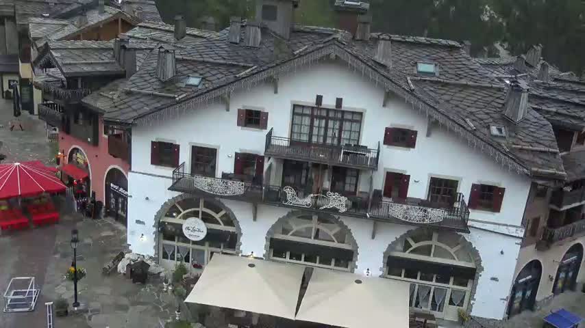 Les Arcs, Arc 1950 Ski Village Live Cam - Bourg-Saint-Maurice, Savoie, Auvergne-Rhône-Alpes, France
