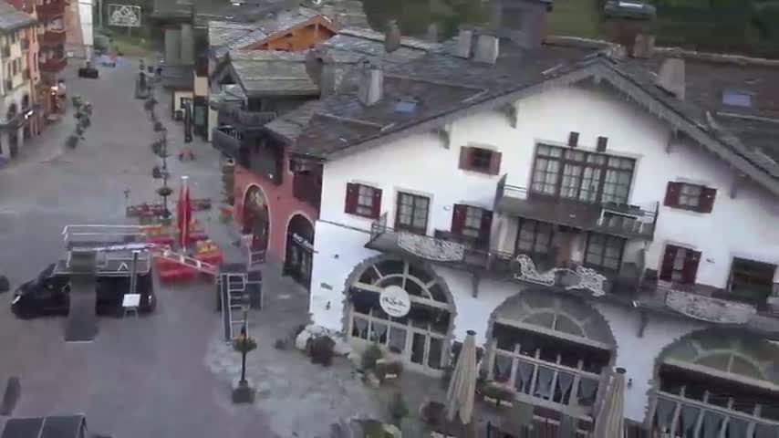Les Arcs, Arc 1950 Ski Village Live Cam - Bourg-Saint-Maurice, Savoie, Auvergne-Rhône-Alpes, France
