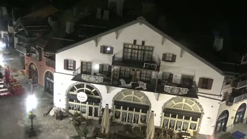 Les Arcs, Arc 1950 Ski Village Live Cam - Bourg-Saint-Maurice, Savoie, Auvergne-Rhône-Alpes, France