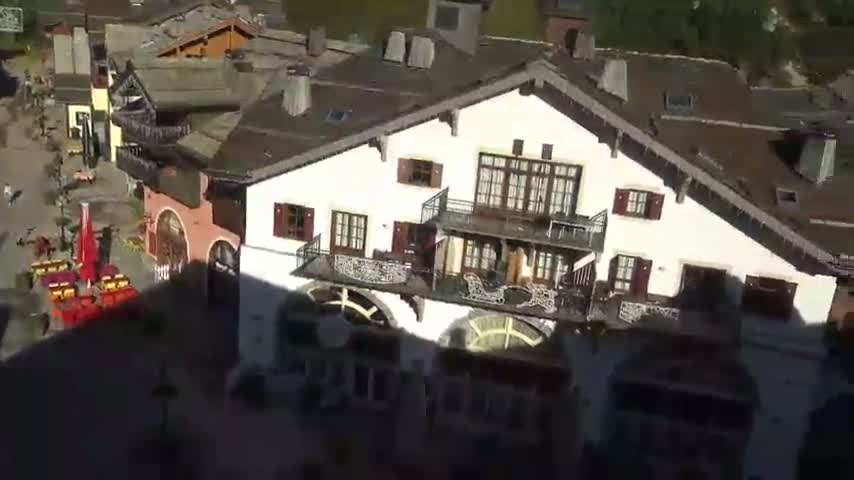 Les Arcs, Arc 1950 Ski Village Live Cam - Bourg-Saint-Maurice, Savoie, Auvergne-Rhône-Alpes, France