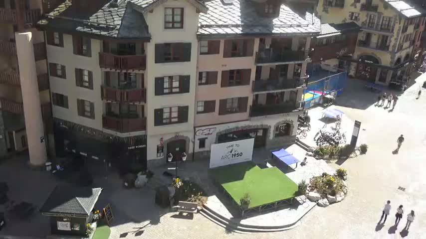 Les Arcs, Arc 1950 Ski Village Live Cam - Bourg-Saint-Maurice, Savoie, Auvergne-Rhône-Alpes, France