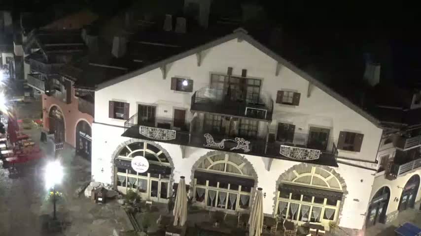 Les Arcs, Arc 1950 Ski Village Live Cam - Bourg-Saint-Maurice, Savoie, Auvergne-Rhône-Alpes, France
