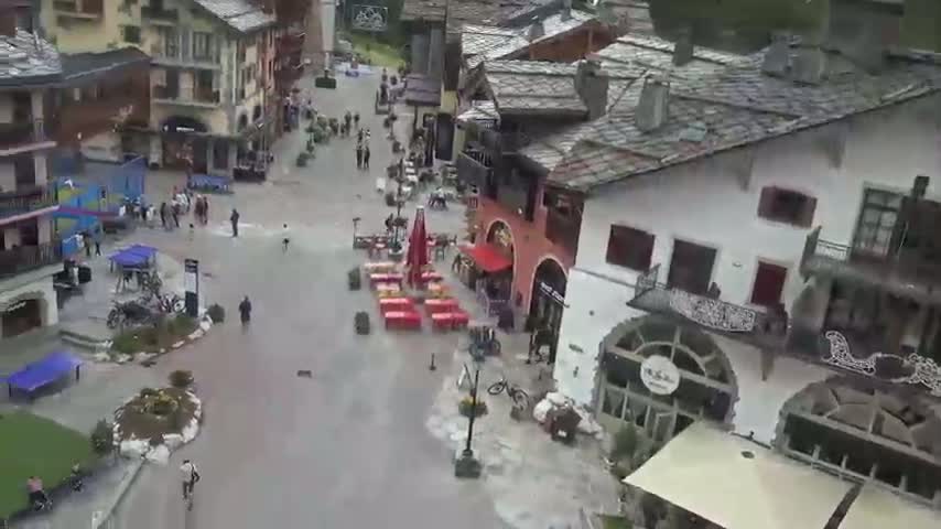 Les Arcs, Arc 1950 Ski Village Live Cam - Bourg-Saint-Maurice, Savoie, Auvergne-Rhône-Alpes, France