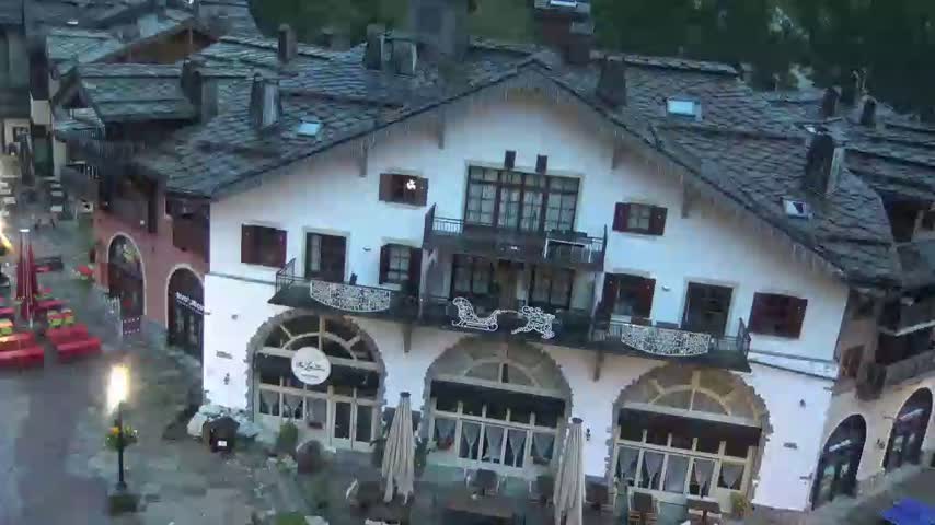 Les Arcs, Arc 1950 Ski Village Live Cam - Bourg-Saint-Maurice, Savoie, Auvergne-Rhône-Alpes, France