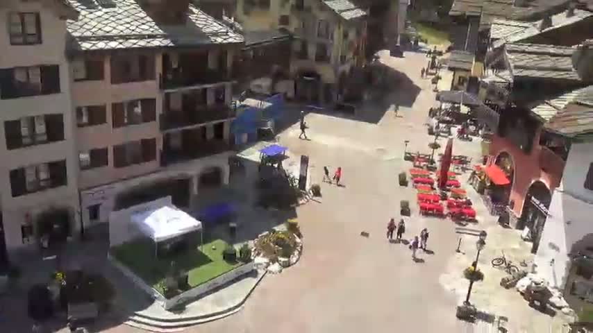 Les Arcs, Arc 1950 Ski Village Live Cam - Bourg-Saint-Maurice, Savoie, Auvergne-Rhône-Alpes, France