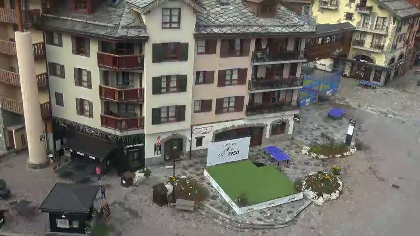 Les Arcs, Arc 1950 Ski Village Live Cam - Bourg-Saint-Maurice, Savoie, Auvergne-Rhône-Alpes, France
