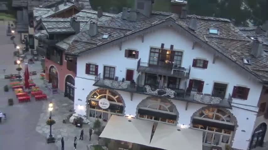 Les Arcs, Arc 1950 Ski Village Live Cam - Bourg-Saint-Maurice, Savoie, Auvergne-Rhône-Alpes, France