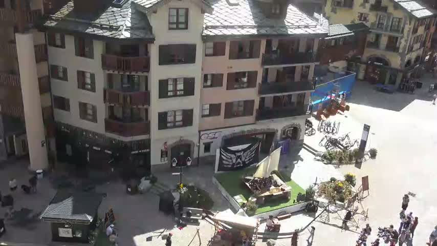 Les Arcs, Arc 1950 Ski Village Live Cam - Bourg-Saint-Maurice, Savoie, Auvergne-Rhône-Alpes, France