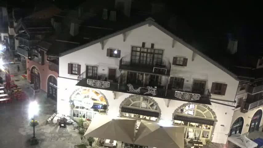 Les Arcs, Arc 1950 Ski Village Live Cam - Bourg-Saint-Maurice, Savoie, Auvergne-Rhône-Alpes, France