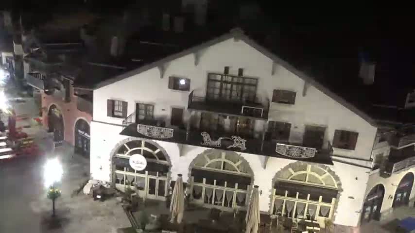 Les Arcs, Arc 1950 Ski Village Live Cam - Bourg-Saint-Maurice, Savoie, Auvergne-Rhône-Alpes, France