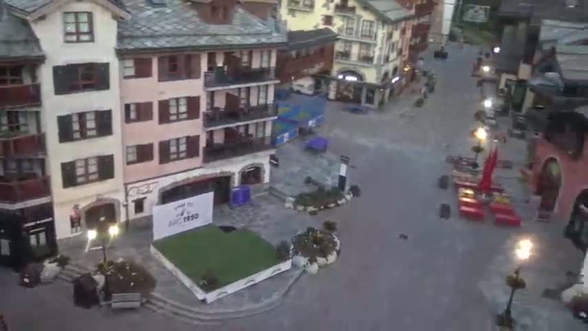 Les Arcs, Arc 1950 Ski Village Live Cam - Bourg-Saint-Maurice, Savoie, Auvergne-Rhône-Alpes, France