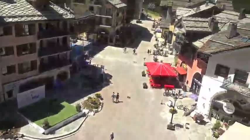 Les Arcs, Arc 1950 Ski Village Live Cam - Bourg-Saint-Maurice, Savoie, Auvergne-Rhône-Alpes, France