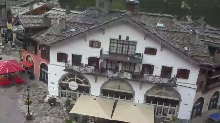 Les Arcs, Arc 1950 Ski Village Live Cam - Bourg-Saint-Maurice, Savoie, Auvergne-Rhône-Alpes, France