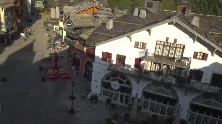 Les Arcs, Arc 1950 Ski Village Live Cam - Bourg-Saint-Maurice, Savoie, Auvergne-Rhône-Alpes, France