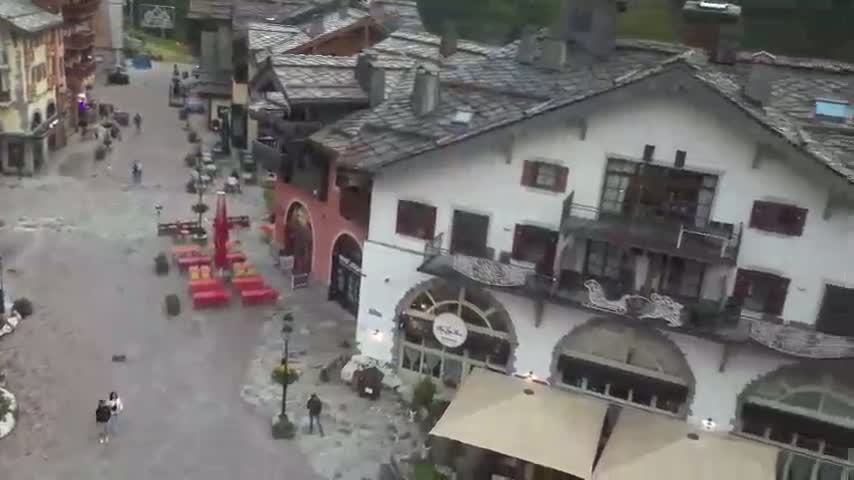 Les Arcs, Arc 1950 Ski Village Live Cam - Bourg-Saint-Maurice, Savoie, Auvergne-Rhône-Alpes, France