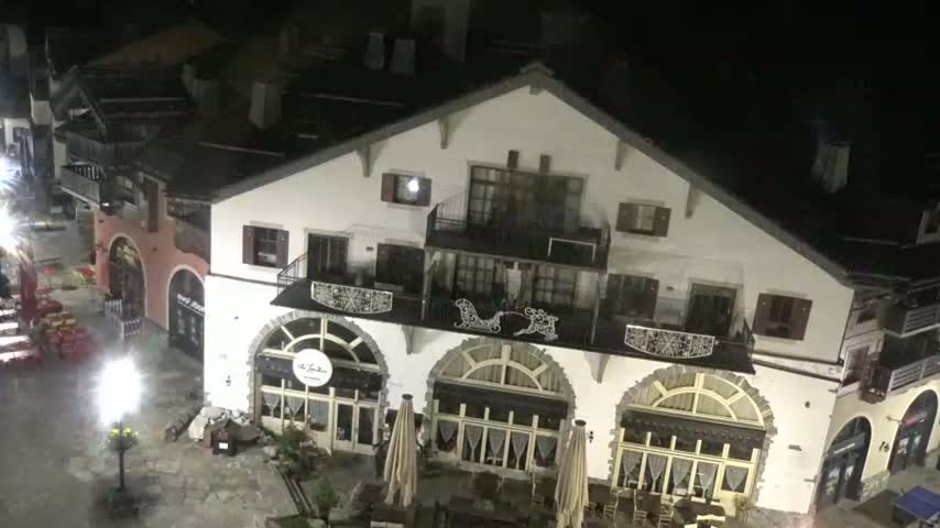 Les Arcs, Arc 1950 Ski Village Live Cam - Bourg-Saint-Maurice, Savoie, Auvergne-Rhône-Alpes, France