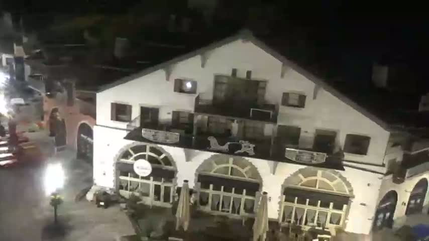 Les Arcs, Arc 1950 Ski Village Live Cam - Bourg-Saint-Maurice, Savoie, Auvergne-Rhône-Alpes, France