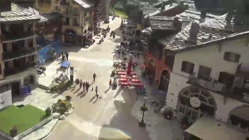 Les Arcs, Arc 1950 Ski Village Live Cam - Bourg-Saint-Maurice, Savoie, Auvergne-Rhône-Alpes, France