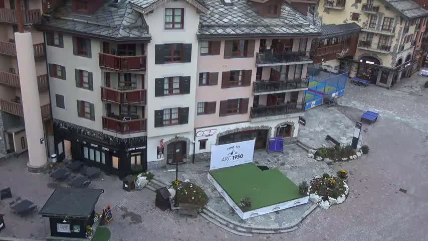 Les Arcs, Arc 1950 Ski Village Live Cam - Bourg-Saint-Maurice, Savoie, Auvergne-Rhône-Alpes, France