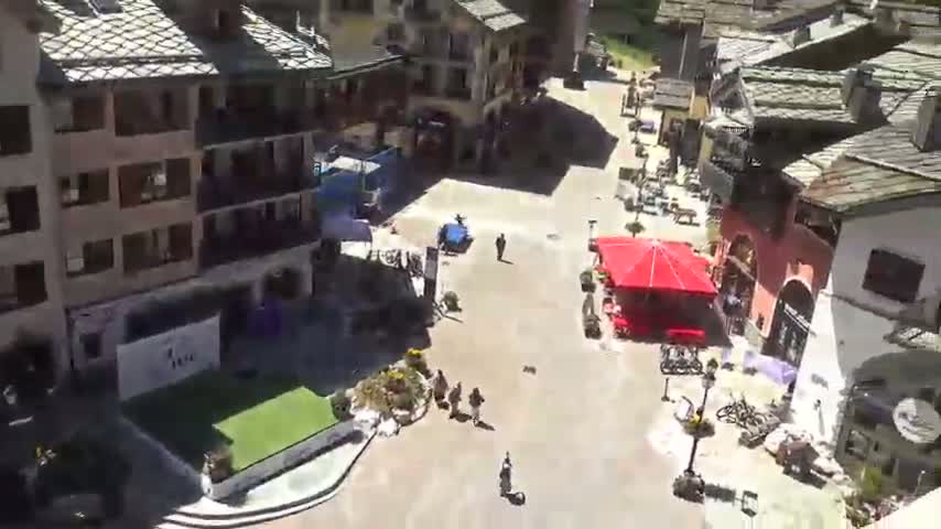Les Arcs, Arc 1950 Ski Village Live Cam - Bourg-Saint-Maurice, Savoie, Auvergne-Rhône-Alpes, France
