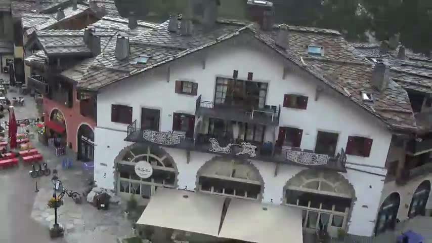Les Arcs, Arc 1950 Ski Village Live Cam - Bourg-Saint-Maurice, Savoie, Auvergne-Rhône-Alpes, France