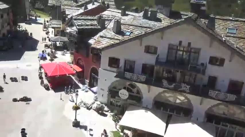Les Arcs, Arc 1950 Ski Village Live Cam - Bourg-Saint-Maurice, Savoie, Auvergne-Rhône-Alpes, France