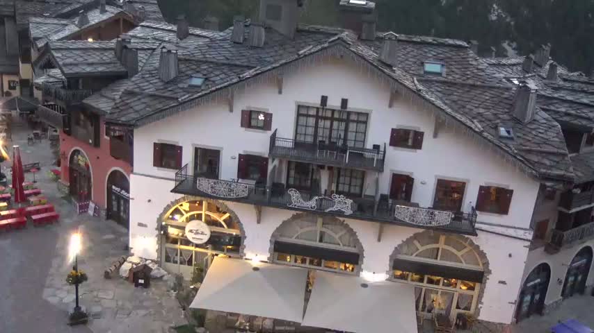 Les Arcs, Arc 1950 Ski Village Live Cam - Bourg-Saint-Maurice, Savoie, Auvergne-Rhône-Alpes, France