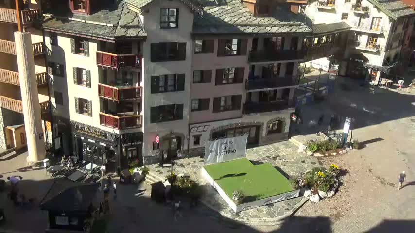 Les Arcs, Arc 1950 Ski Village Live Cam - Bourg-Saint-Maurice, Savoie, Auvergne-Rhône-Alpes, France