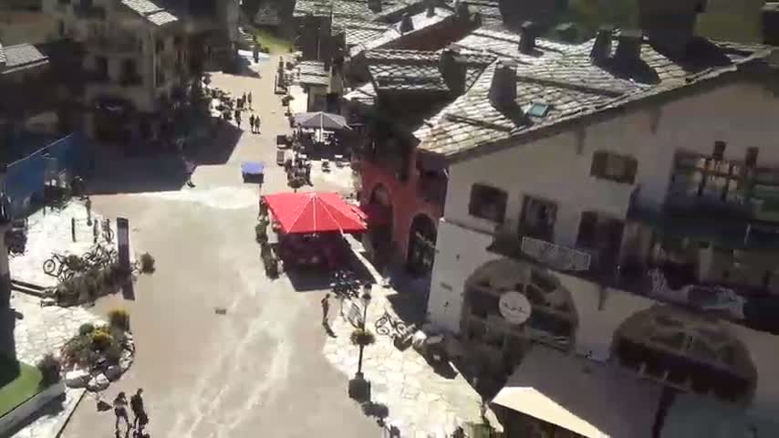 Les Arcs, Arc 1950 Ski Village Live Cam - Bourg-Saint-Maurice, Savoie, Auvergne-Rhône-Alpes, France