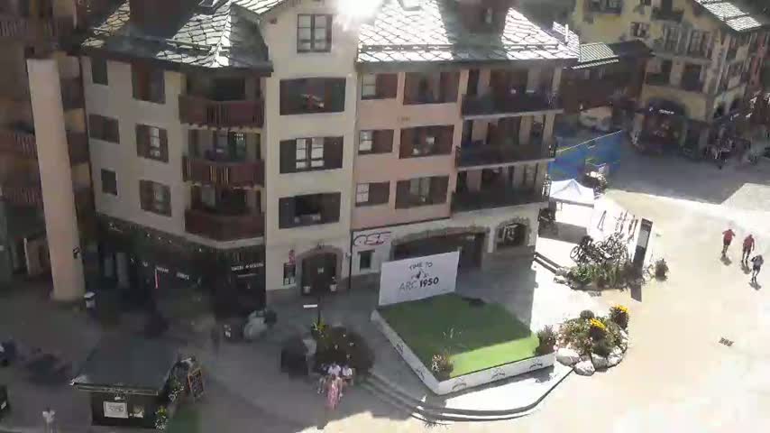 Les Arcs, Arc 1950 Ski Village Live Cam - Bourg-Saint-Maurice, Savoie, Auvergne-Rhône-Alpes, France